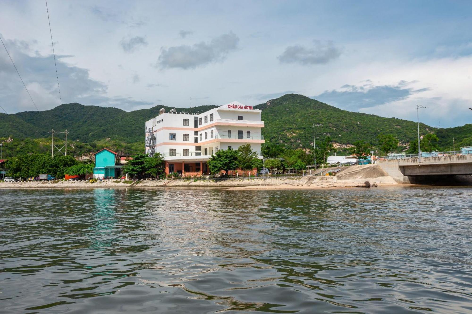 Chau Gia Hotel Vĩnh Hy Exterior foto